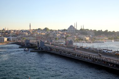 Galata Köprüsü'nün kez izlendi. Haliç'in bir görünüm. Akşam Istanbul. Türkiye. 2015 - stok görüntü
