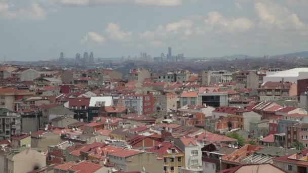 Istanbul, Turkije, 26 juni 2015. Istanbul dak. Istanbul. Buurt Gaziosmanpasha. Het uitzicht vanaf het dak van de kliniek Gop Hastanesi — Stockvideo