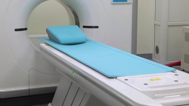 Hesaplanmış eksensel tomografi (CAT). Tomografi cihazı. Modern bir hastanede modern bir CT tarayıcısı kullanarak tıbbi muayene..