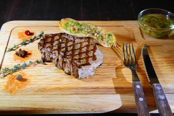 Beef steak medium rare on vegetable cushion. Beef steak on wooden plate plate - Stock Image — Stock Photo, Image