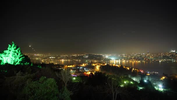 Istanbul, Turkiet - februari 2016: kvällen utsikt över kusten av Bosphorusen. Timelapse 4k - Stock Footage — Stockvideo