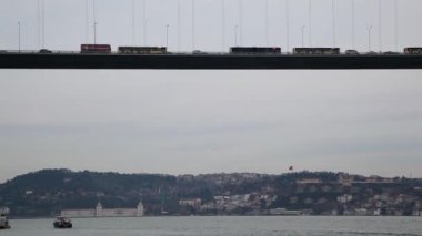 Istanbul, Türkiye - Şubat 2016: Boğaziçi Köprüsü. Boğaz'ın kıyısında. Fatih Sultan Mehmet Köprüsü - stok görüntü