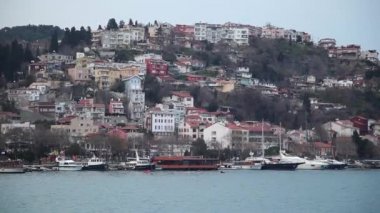 Istanbul, Türkiye - Şubat 2016: Boğaz'ın akşam. Boğaz'ın kıyısında. Istanbul - stok Video