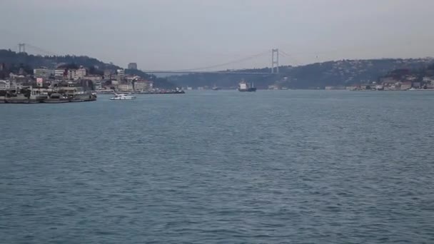 Istanbul, Turkije - februari 2016: Bosporus avond. De kust van de Bosporus. Istanbul - voorraad Video — Stockvideo