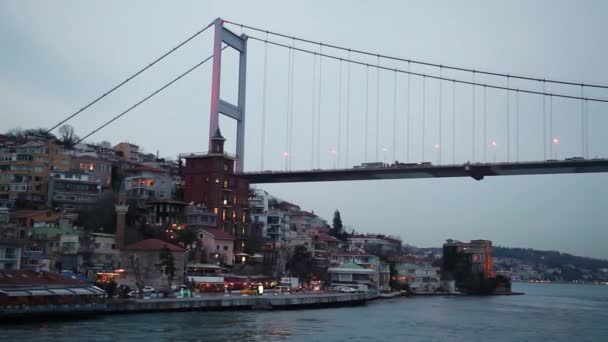 Istanbul, Turkiet - februari 2016: Bosporen kväll. Kusten av Bosphorusen. Istanbul - lager Video — Stockvideo