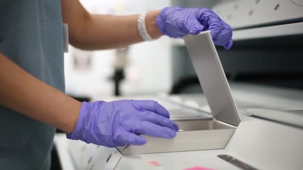 Pesquisa médica no laboratório. Laboratório de inseminação artificial - Stock Footage — Vídeo de Stock