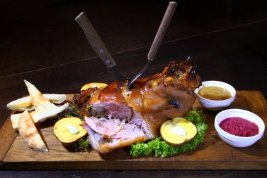 Fırında domuz bacağı. Domuz eti fırında pişmiş. Shank bira - Stok Görüntü