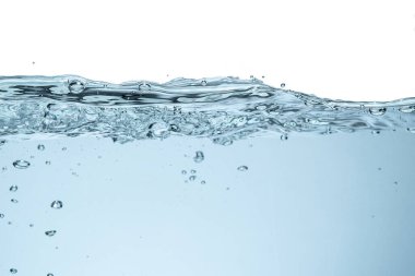 Su sıçraması izole edilmiş. Su damlalarının yaklaşması çiçek şeklini oluşturur, beyaz arkaplanda izole olur..