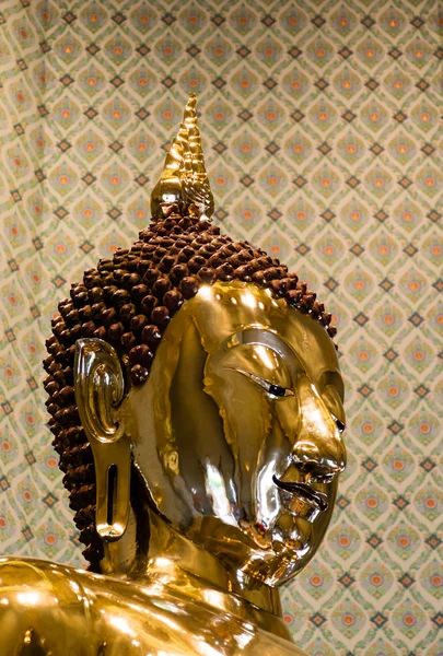 Buddha-Bild aus reinem Gold im wat traimit, bangkok, thailand — Stockfoto