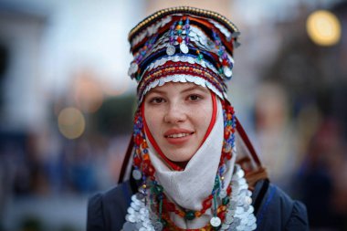 Cheboksary, Chuvashia / Rusya Federasyonu - 08.24.2019 - Chuvash ulusal kostümlü Chuvash Opera ve balesi oyuncuları