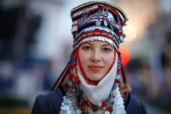 Cheboksary, Chuvashia / Rusya Federasyonu - 08.24.2019 - Chuvash ulusal kostümlü Chuvash Opera ve balesi oyuncuları