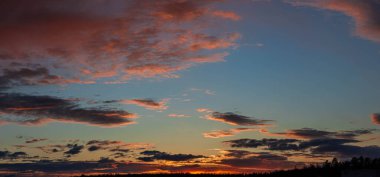 Nisan ayında Rusya 'daki Chuvash Cumhuriyeti' nde çekilen günbatımı manzarası