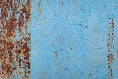 Mavi boyayla boyanmış metal bir yüzey parçası.