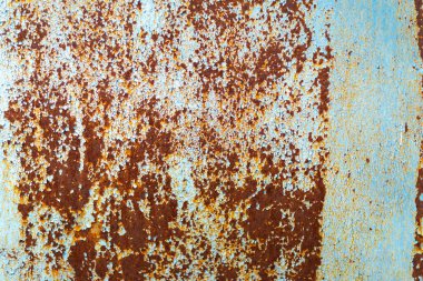 Mavi boyayla boyanmış metal bir yüzey parçası.