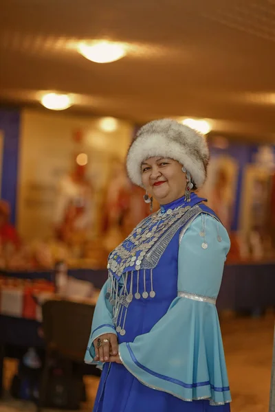 Cheboksary Chuvashia Rússia 2019 Uma Mulher Traje Nacional Bashkir Que — Fotografia de Stock