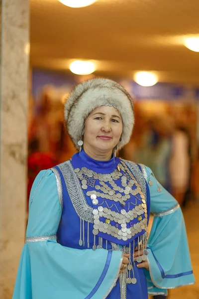 Cheboksary Chuvashia Rusia 2019 Una Mujer Traje Nacional Bashkir Que — Foto de Stock