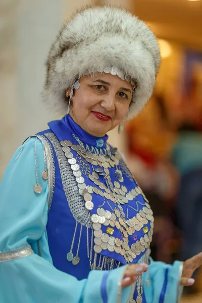 Cheboksary Chuvashia Rússia 2019 Uma Mulher Traje Nacional Bashkir Que — Fotografia de Stock