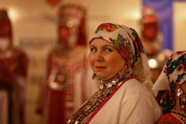 Tscheboksary Tschuwaschien Russland 2019 Eine Frau Der Nationaltracht Der Mari — Stockfoto