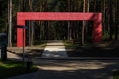 Katyn 'de öldürülen Polonyalı asker ve subayların anısına yapılan anma töreni