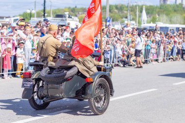 Cheboksary, Chuvashia / Rusya Federasyonu - 05.09.2019. Geçit töreni sırasında eski askeri-tarihi kulüp 