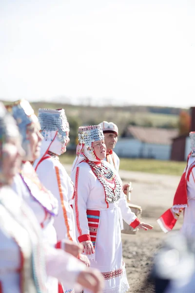 Kanash, Chuvashia / Rusya - 09.27.2020: Chuvash Cumhuriyeti 'nin Wet Kanashsky ilçesinde bir folklor grubu