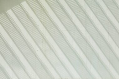 Duvardaki köşegen çizgiler Mayıs 'ta Cheboksary' de çekildi.