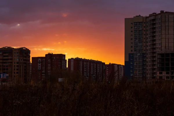 Luce Del Sole Nascosto Sulla Città Novocheboksarsk — Foto Stock