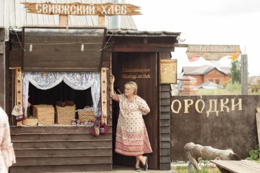 Sviyazhsk, Tataristan / Rusya-07.25.2021 - Sviyazhsk adasında Torzhok satıcıları