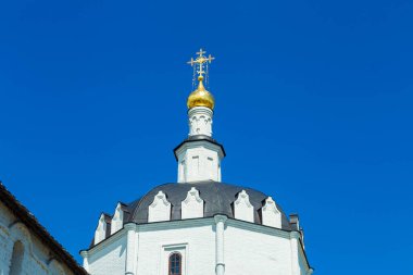 Sviyazhsk, Tataristan / Rusya-07.25.2021 - Sviyazhsk adasındaki Varsayım Manastırı kiliseleri