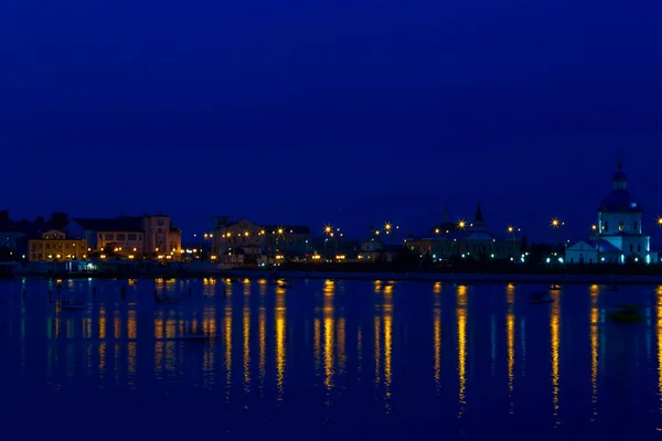 Κόλπος Της Πόλης Του Cheboksary Αντανακλάσεις Των Νυχτερινών Φώτων — Φωτογραφία Αρχείου