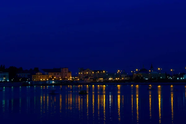 Die Bucht Der Stadt Tscheboksary Mit Den Spiegelungen Der Abendlichter — Stockfoto