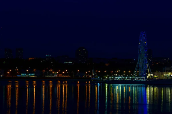 Die Bucht Der Stadt Tscheboksary Mit Den Spiegelungen Der Abendlichter — Stockfoto