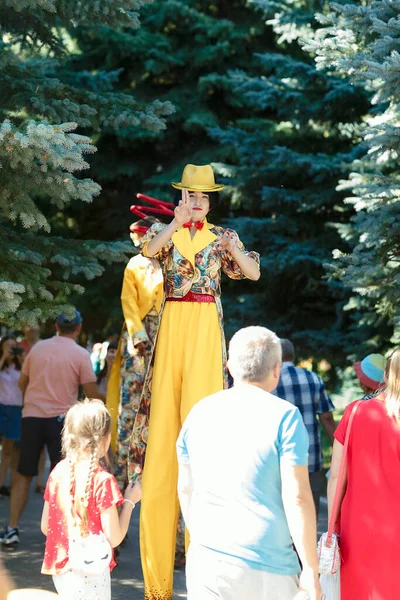 Cheboksary Chuvashia Russie 2021 Festival Théâtres Rue Sur Pilotis Cheboksary — Photo