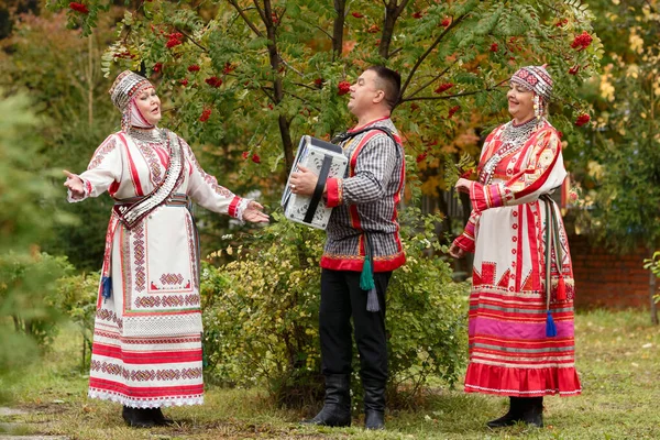 Cheboksari Chuvashia Russia 2021年 民族衣装 チュヴァシュ で同年代のレクリエーションセンター民俗グループ — ストック写真