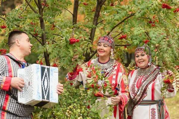 Cheboksary Chuvashia Russia 2021 Folklórní Skupina Rekreačním Středisku Stejného Věku — Stock fotografie