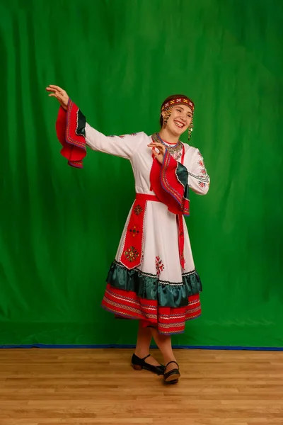 Cheboksary Chuvashia Russia 2021 Flicka Från Folklore Kollektivet Fritidscentret Samma — Stockfoto