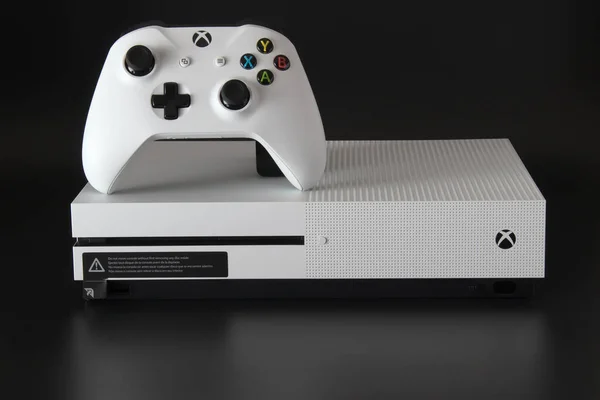 3,833 Xbox One Console Stock Photos, High-Res Pictures, and Images - Getty  Images