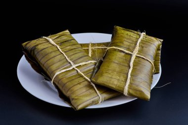 Tipik Meksika yemeği, Veracruz veya jarochos tamale, muz yaprağı, mısır unu ve kırmızı adobo ile hazırlanmış. İspanyol yemekleri, yani, İspanyolların Amerika 'ya gelişinden beri hazırlanan yemekler.