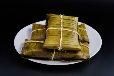 Tipik Meksika yemeği, Veracruz veya jarochos tamale, muz yaprağı, mısır unu ve kırmızı adobo ile hazırlanmış. İspanyol yemekleri, yani, İspanyolların Amerika 'ya gelişinden beri hazırlanan yemekler.