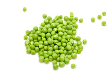 Taze bezelyeler (baklagiller). Beyaz arka planda taze yeşil fasulye.