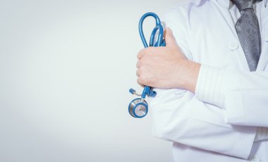 Doktor stetoskop el ile
