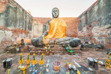 Asya dini mimari. Bud heykeli antik kumtaşı