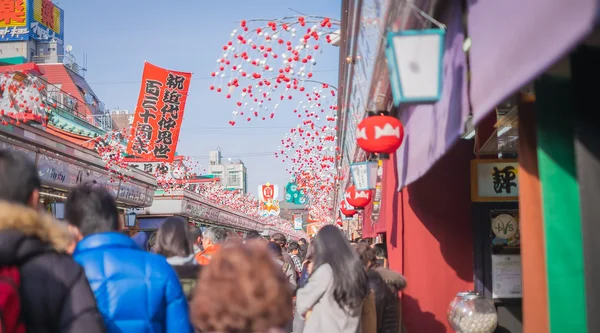 Tokyo, Japan - januari, 2015: Winkelstraat Nakamise — Stockfoto