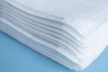 Bir yığın cerrahi yüz maskesi, geçmiş