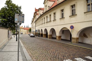 Prag 'da. Çek Cumhuriyeti. 19 Haziran 2015 Eski kasaba, yaya geçidi olan cadde.