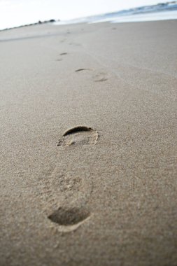 Kumda bir ayak izinin görüntüsü