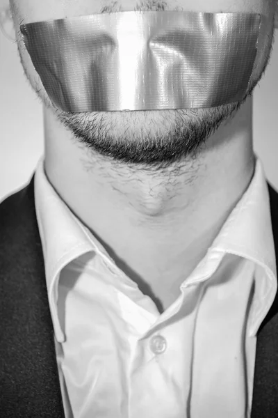 Homme avec sellotape — Photo