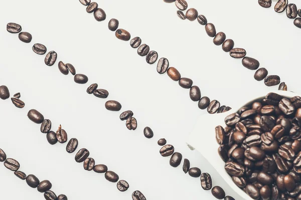 Coffee beans pattern with a coffee cup on top — Stock Photo, Image