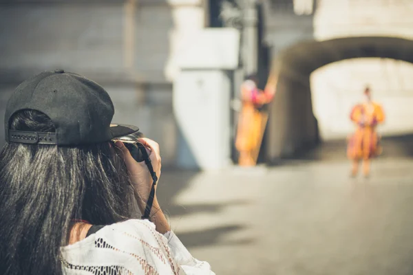 Turista en la plaza de San Pedro — Foto de Stock