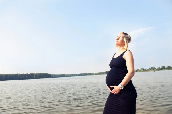 美丽的孕妇肖像 — 图库照片